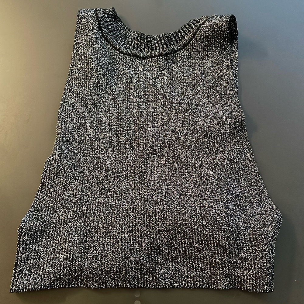 NWT Backless Metallic Thread Crop Tank
